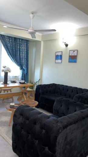 Naye Homes accessible 2 Bedroom apartment with Wi-Fi & parking